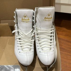Jackson Classique women’s figure skates in size 3.5 with Mirage Blade 8 1/2 in.